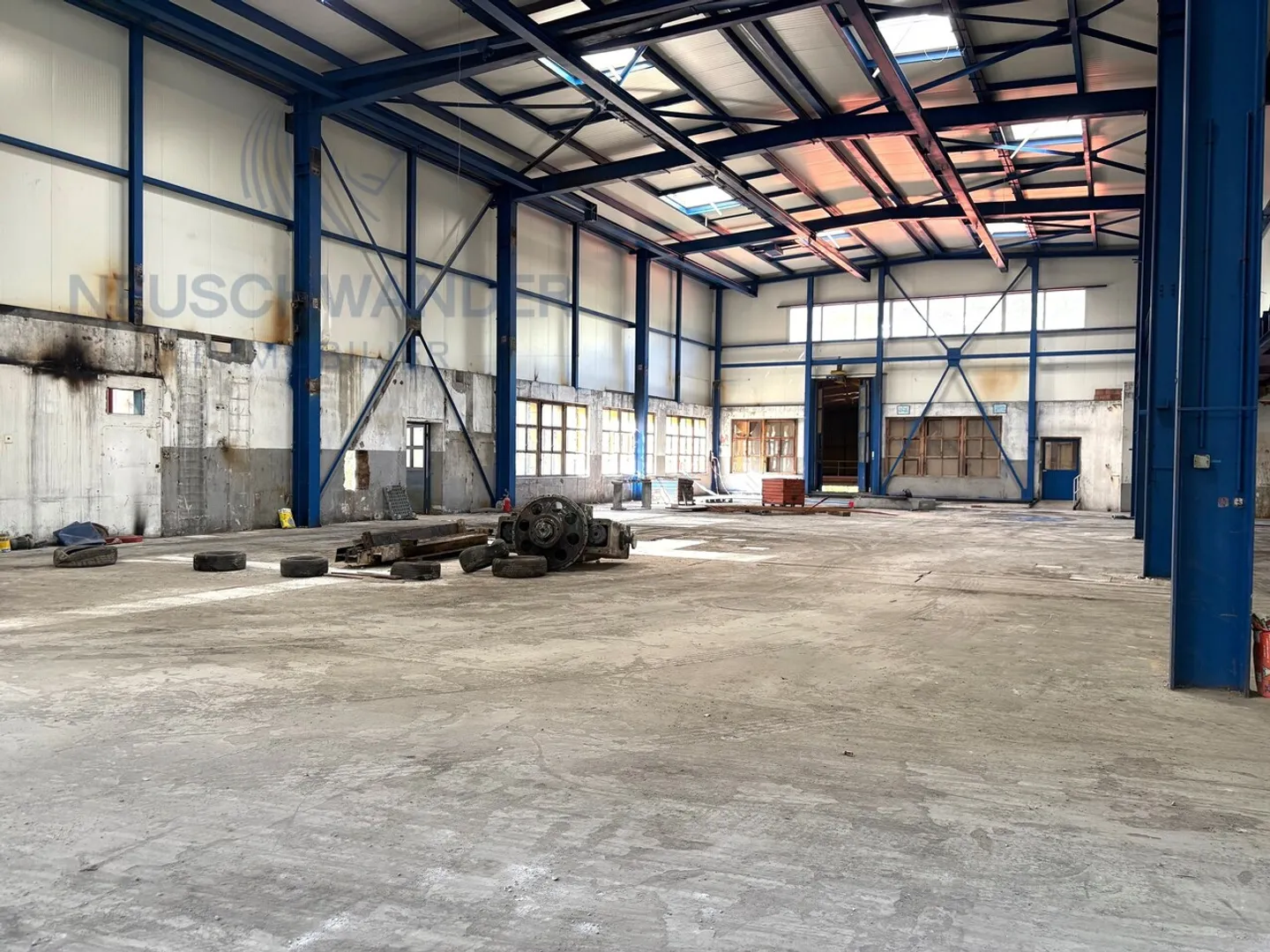 In un sito industriale, grandi spazi in affitto per deposito o laboratorio - Foto 5 di 8