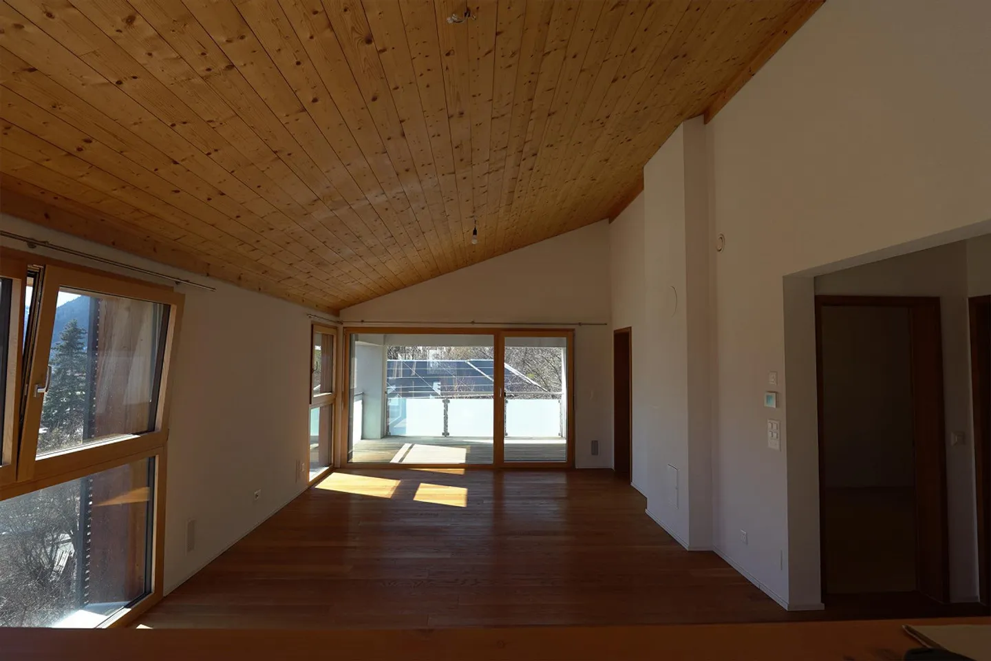 Looking for a new tenant for a sunny Minergie 3.5 room attic apartment - Photo 1 of 15