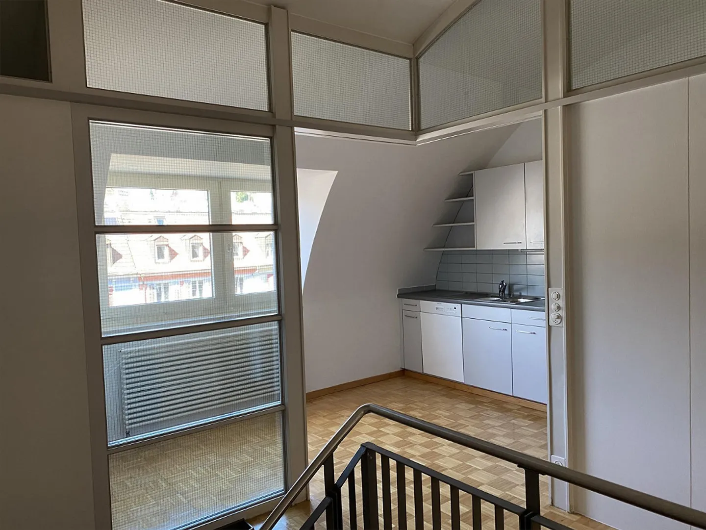 Spacious 3.5 room apartment with balcony and terrace - Photo 2 of 9