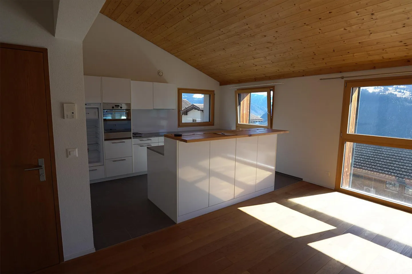 Looking for a new tenant for a sunny Minergie 3.5 room attic apartment - Photo 3 of 15