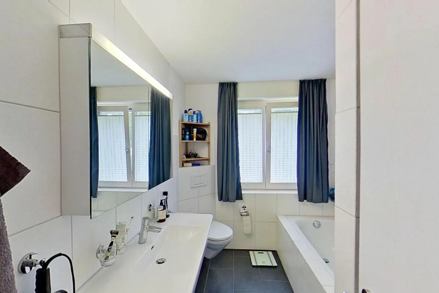 Charmantes Zweifamilienhaus mit fantastischer Aussicht - Foto 10 von 18