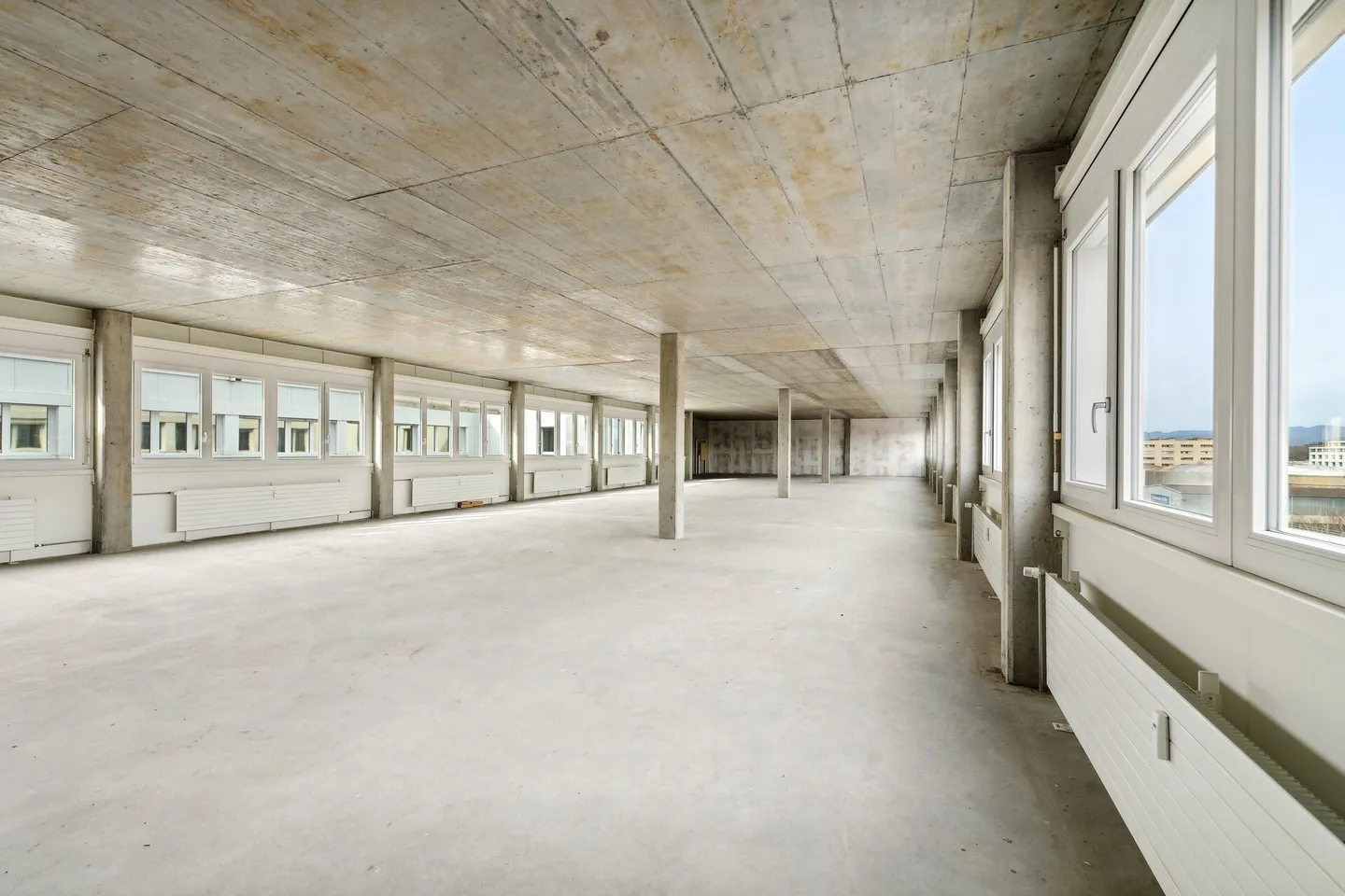 Ausserordentlich helle Fläche für individuellen Ausbau! - Foto 6 von 13