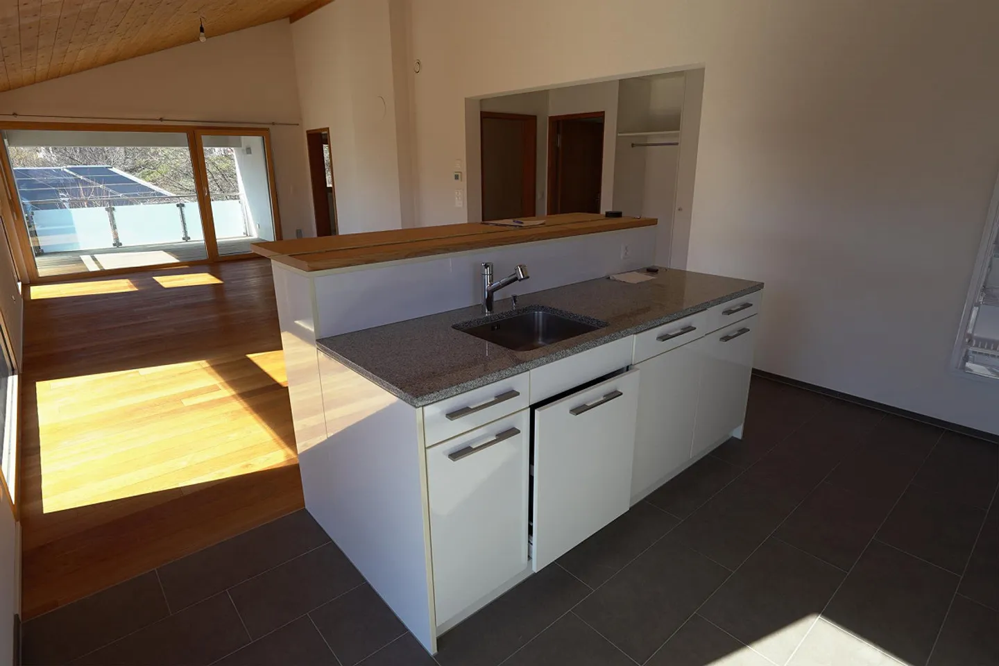 Looking for a new tenant for a sunny Minergie 3.5 room attic apartment - Photo 5 of 15