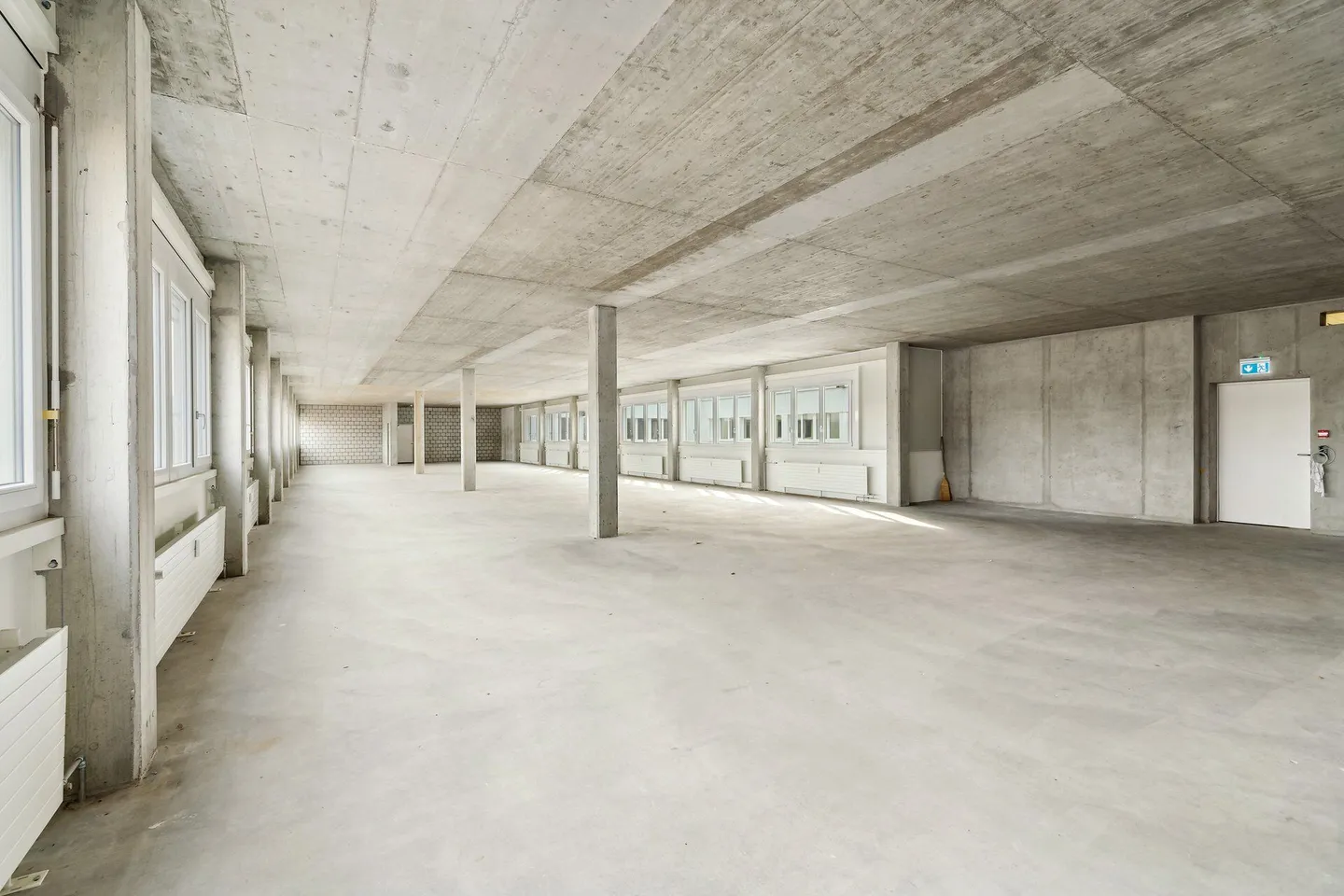 Ausserordentlich helle Fläche für individuellen Ausbau! - Foto 7 von 13
