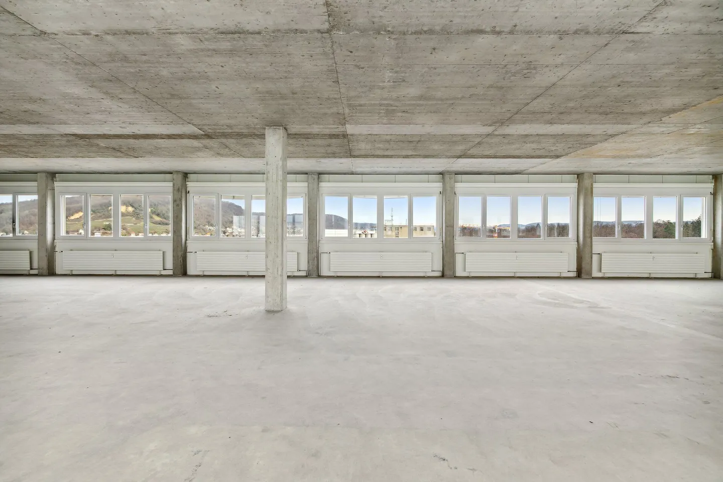 Ausserordentlich helle Fläche für individuellen Ausbau! - Foto 10 von 13