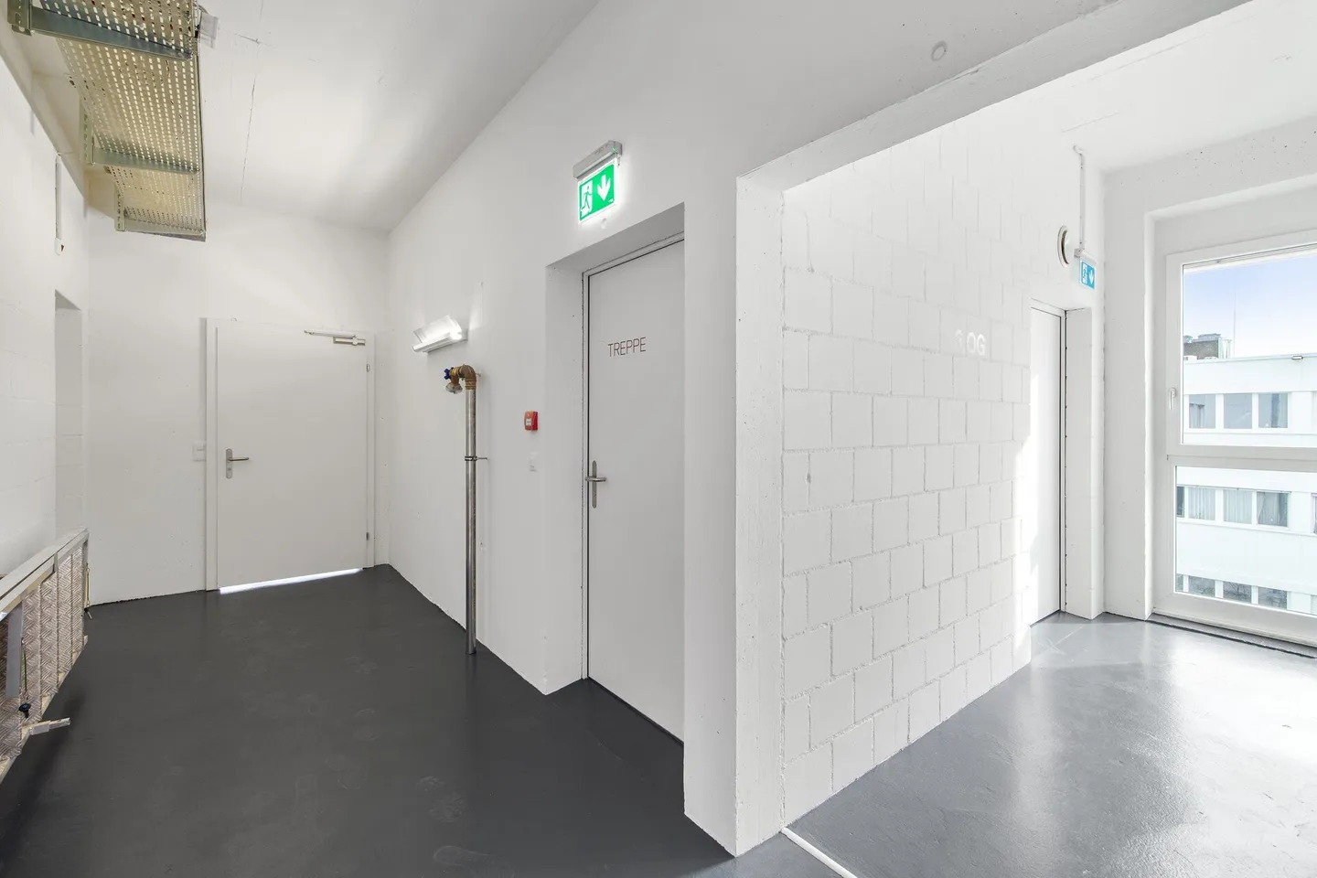 Ausserordentlich helle Fläche für individuellen Ausbau! - Foto 12 von 13