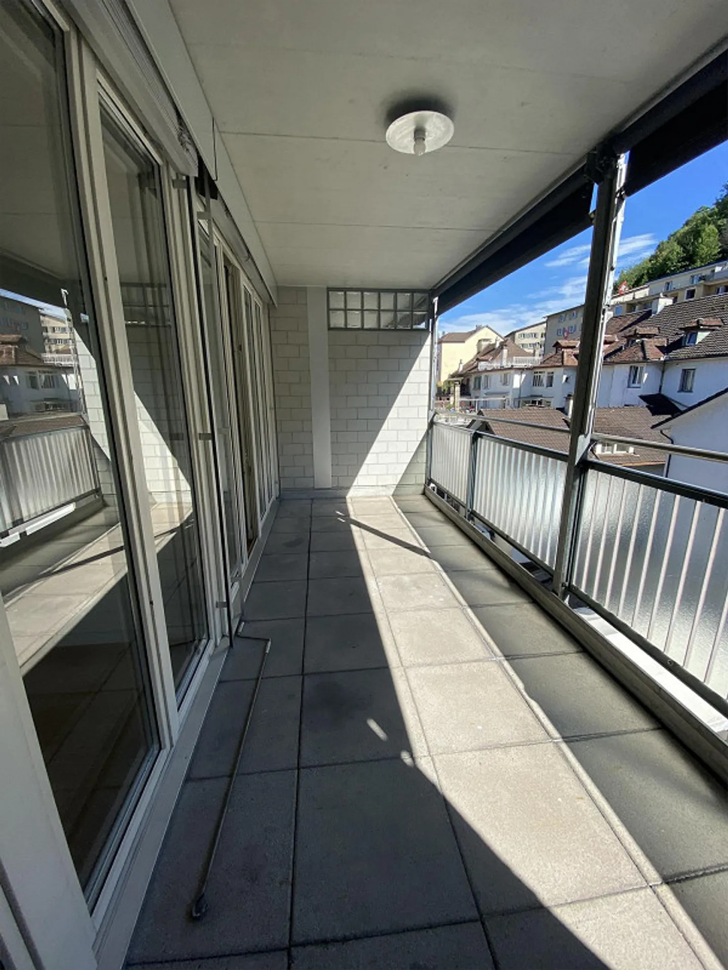 Spacious 3.5 room apartment with balcony and terrace - Photo 8 of 9