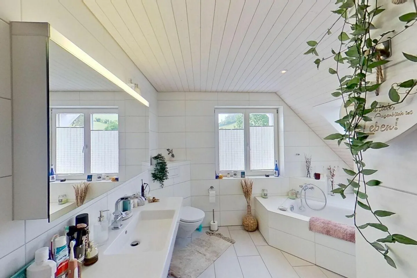 Charmantes Zweifamilienhaus mit fantastischer Aussicht - Foto 16 von 18