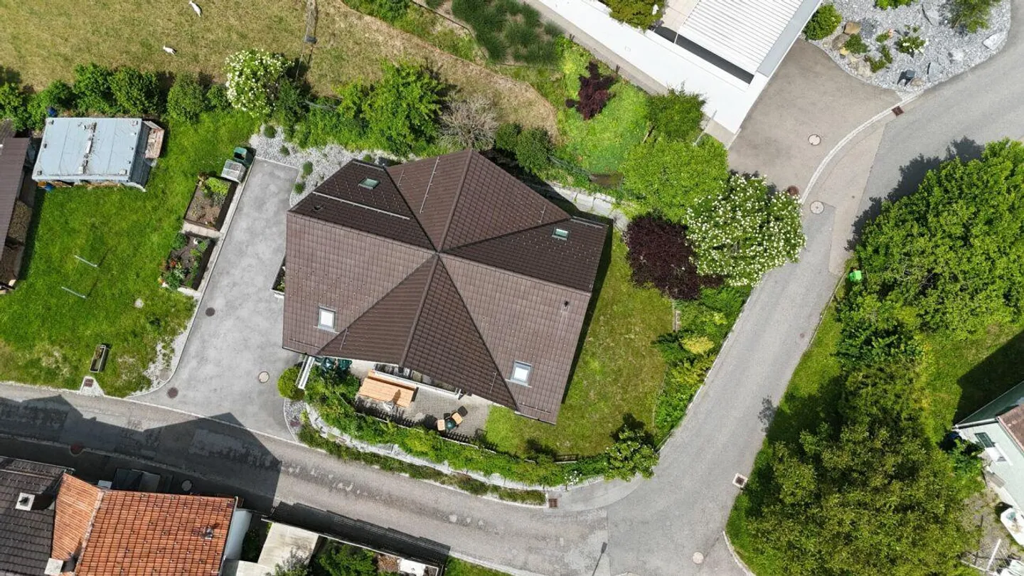 Charmantes Zweifamilienhaus mit fantastischer Aussicht - Foto 17 von 18