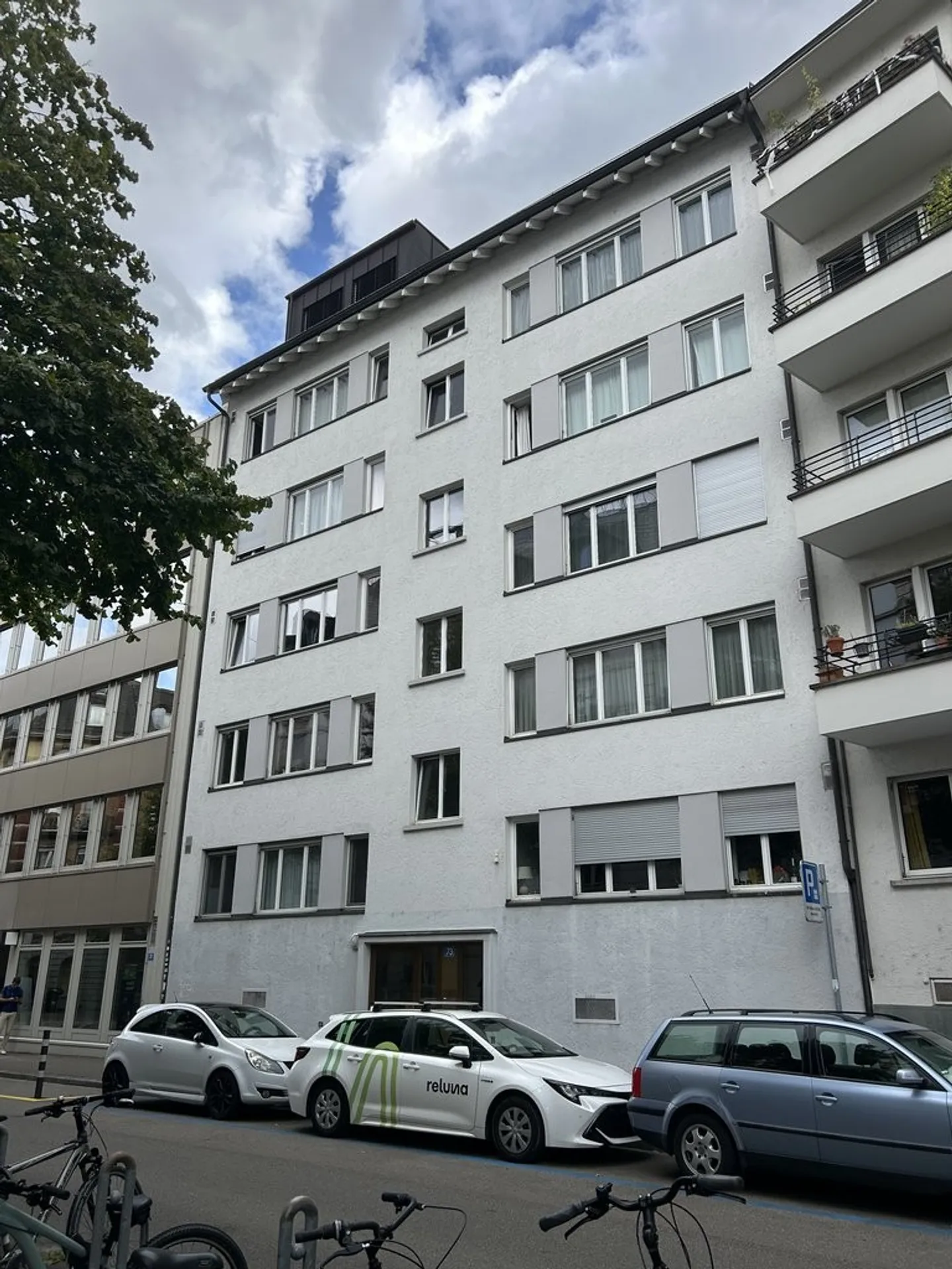 Cozy 1.5-room attic apartment for rent in Zurich - Photo 1 of 5