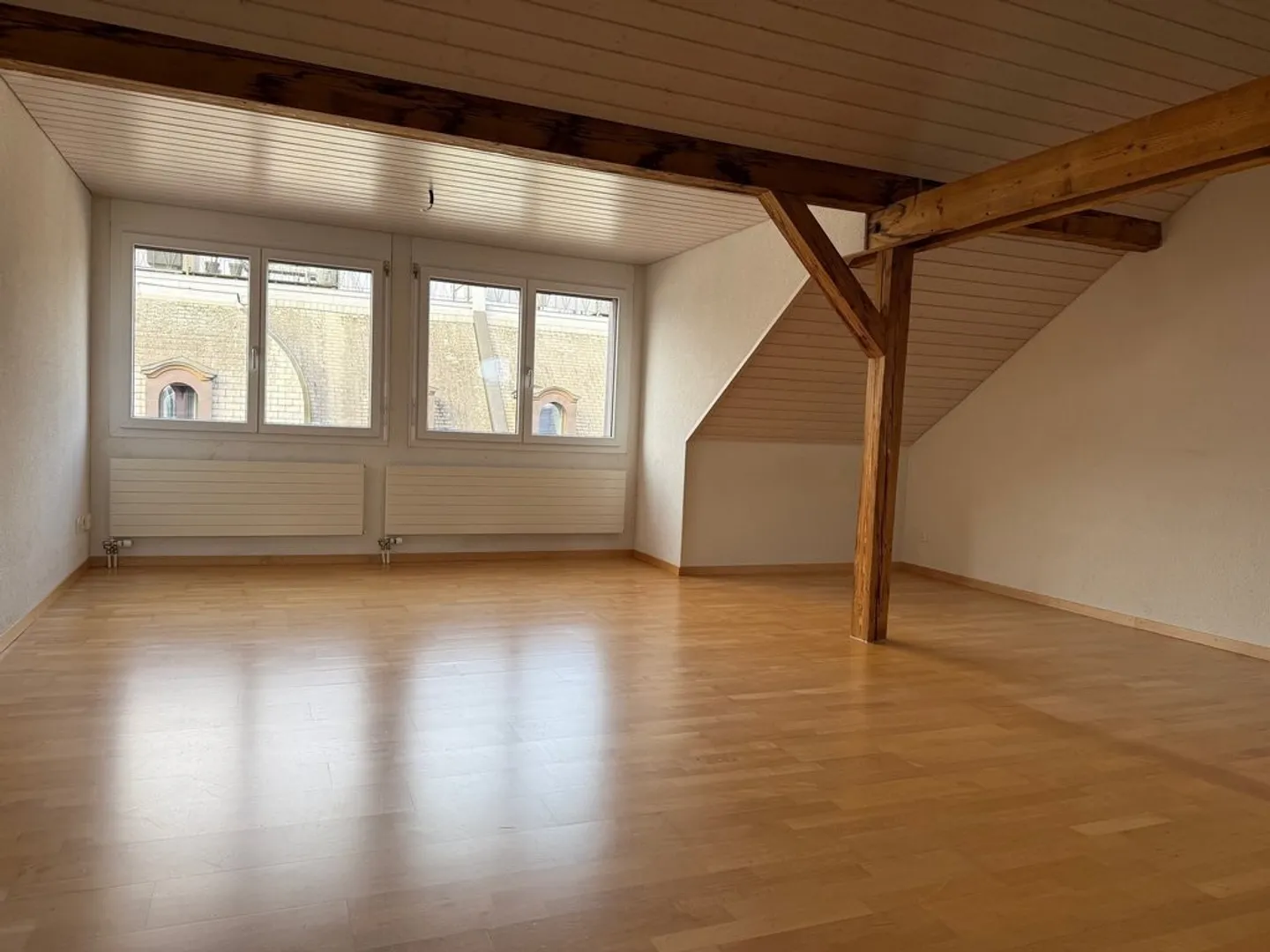 Cozy 1.5-room attic apartment for rent in Zurich - Photo 2 of 5