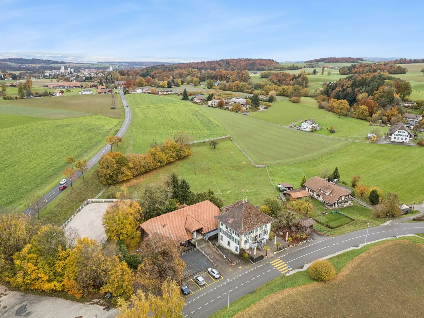 Attractive property with restaurant and large parking area - Photo 10 of 13