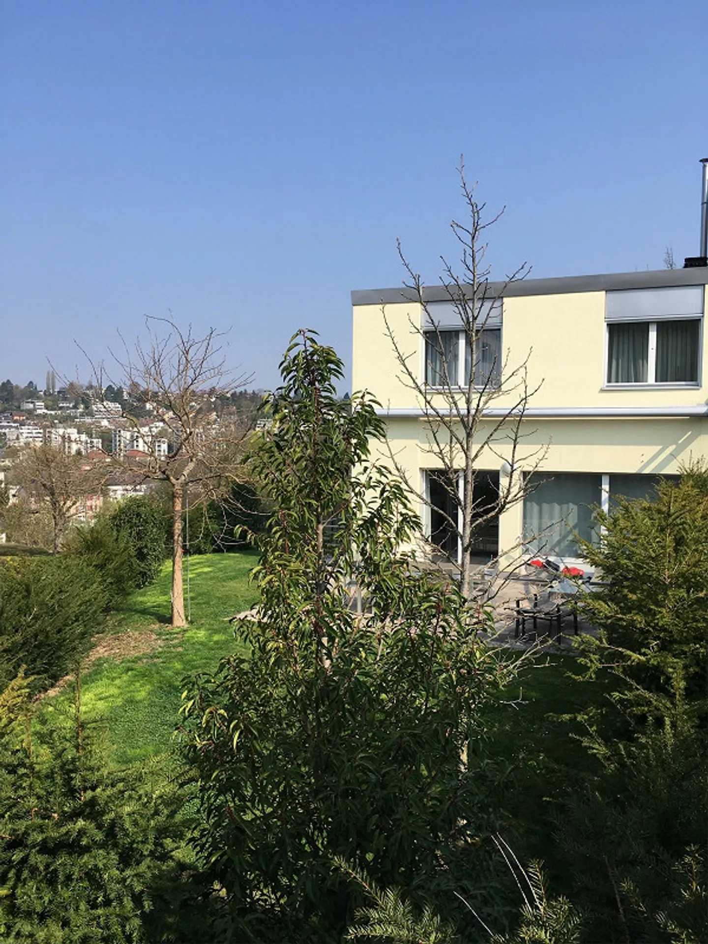 Living in a prime location in Oberwil - Photo 8 of 8