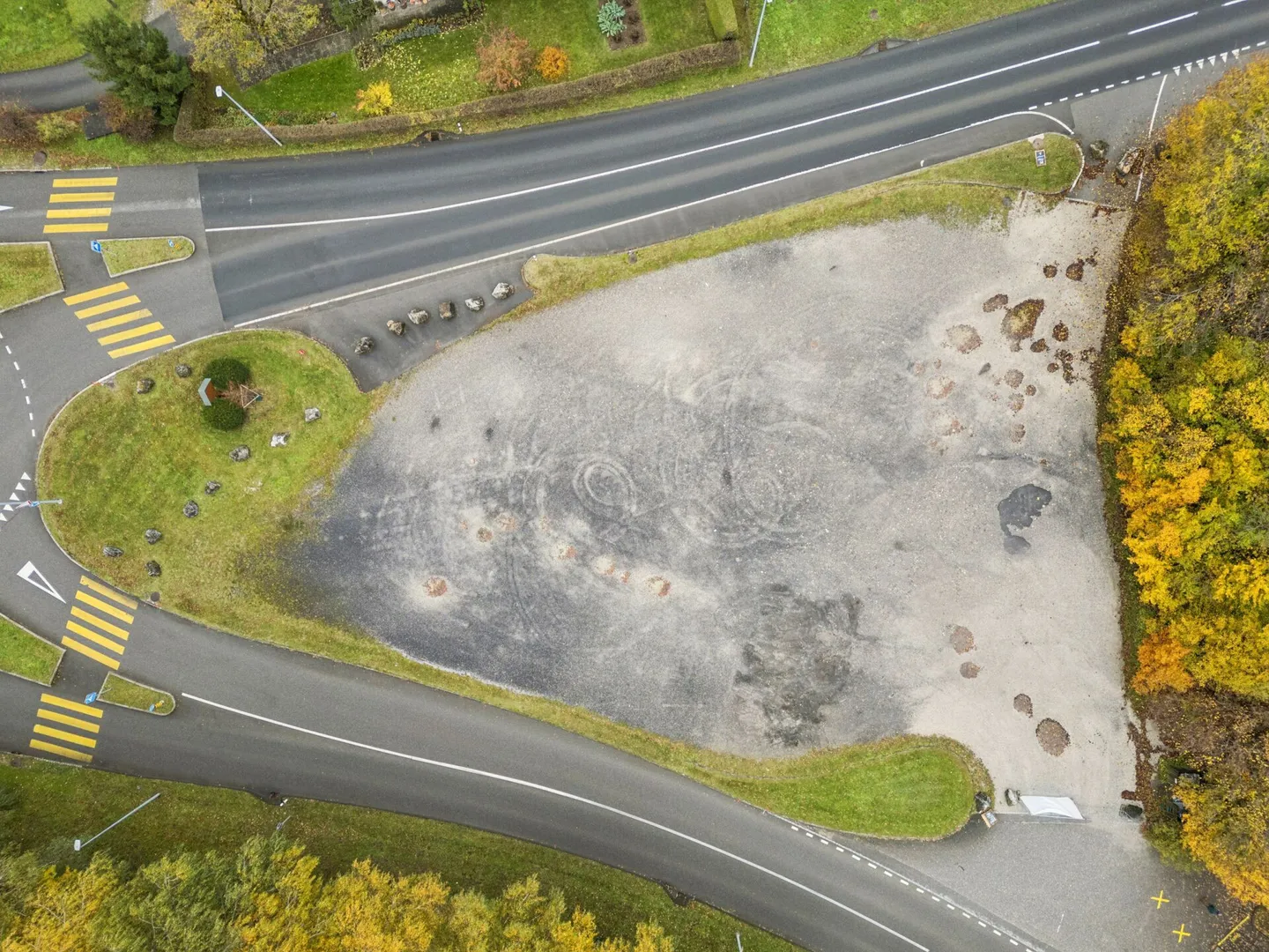 Attractive property with restaurant and large parking area - Photo 13 of 13