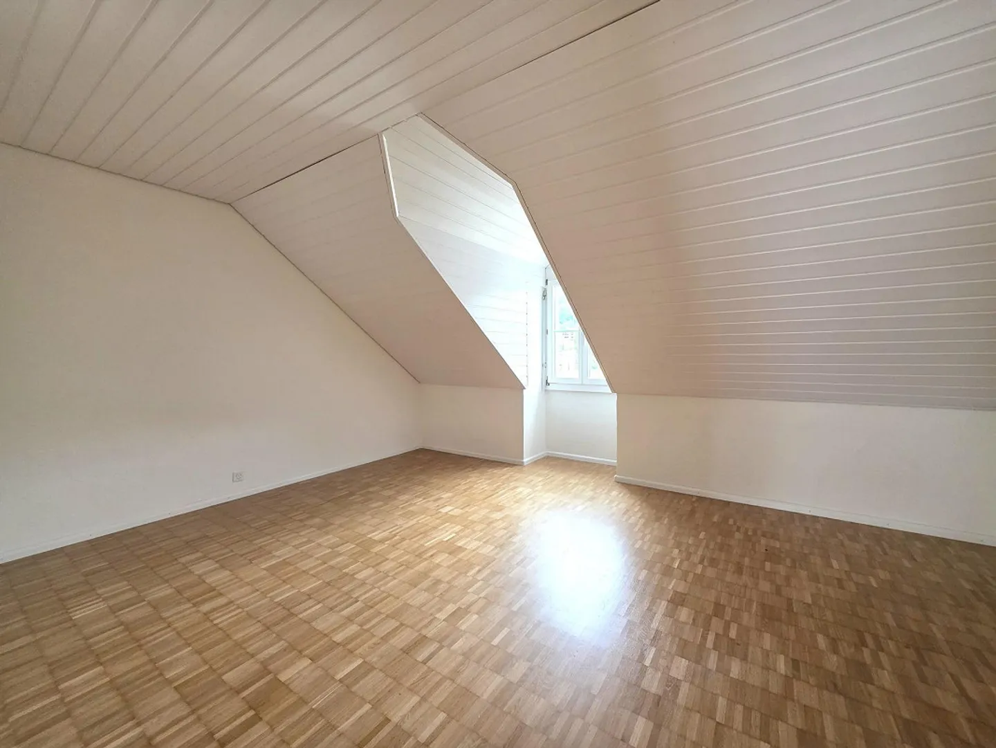 Bellissimo attico di 3,5 locali con terrazza + ascensore - Foto 12 di 16