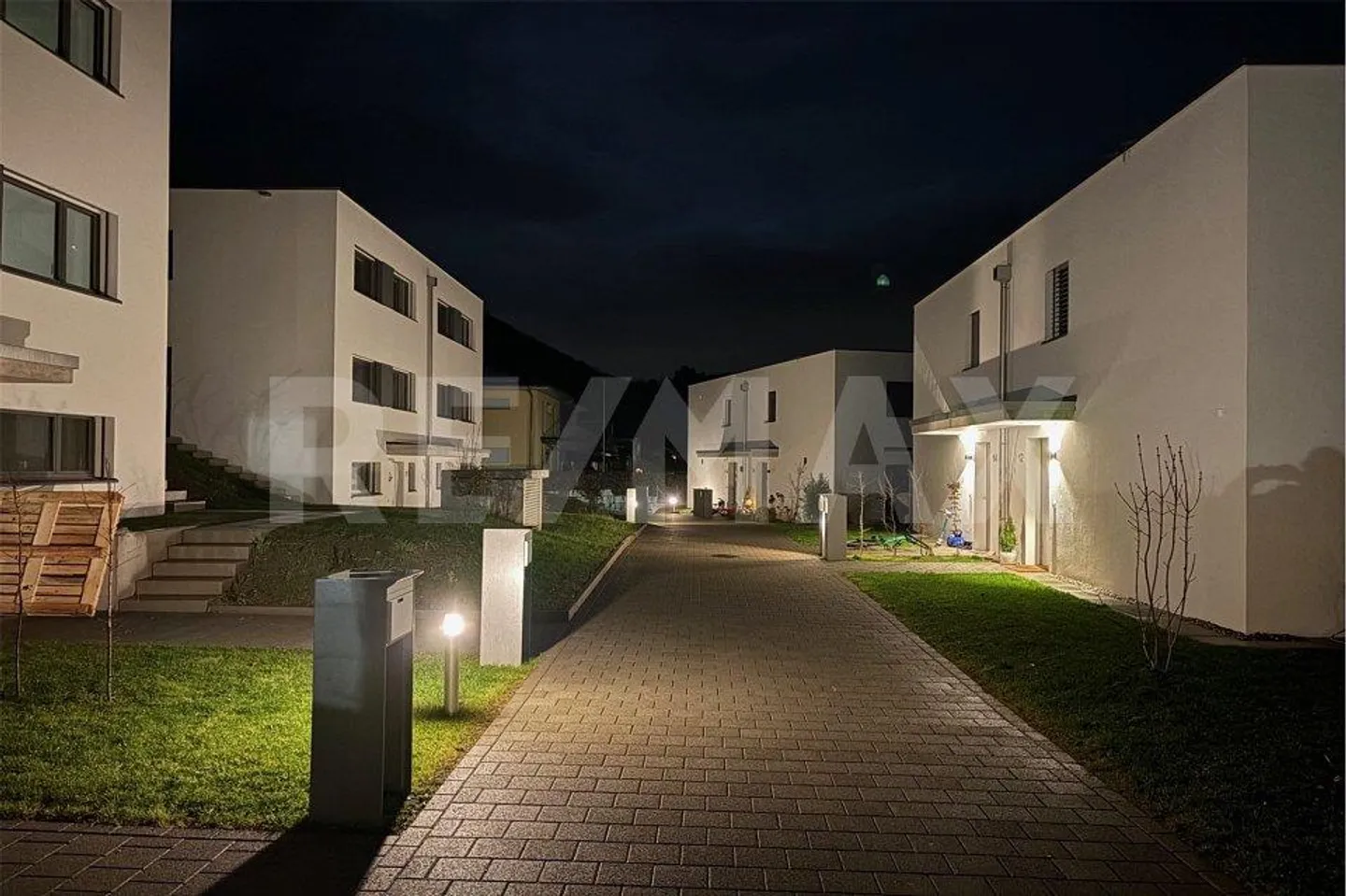 Nuovo progetto di costruzione 6 case unifamiliari a schiera/ Casa n. 3 fila superiore - Foto 3 di 13