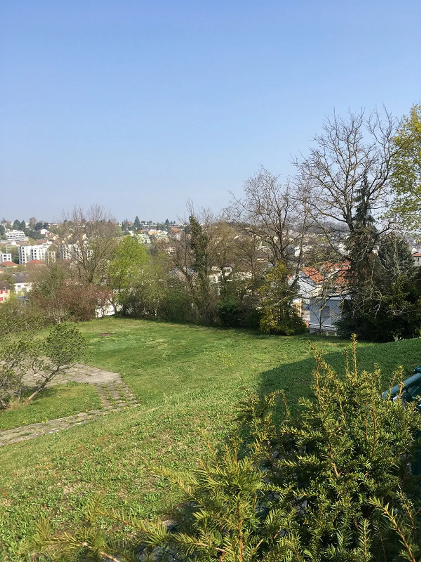 Living in a prime location in Oberwil - Photo 5 of 8