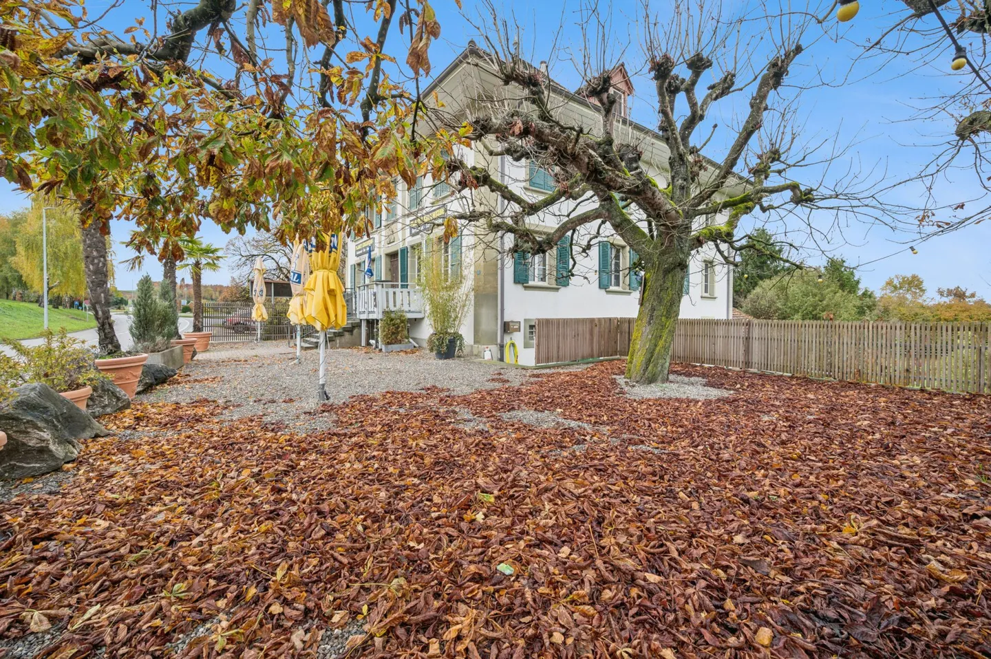 Attractive property with restaurant and large parking area - Photo 12 of 13