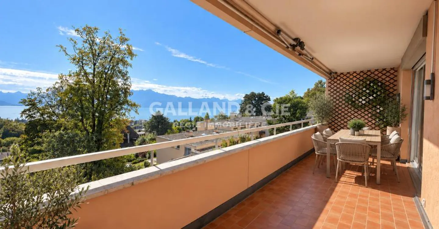 Spacious 3.5 rooms with view - ~ 130 m² - Photo 2 of 8