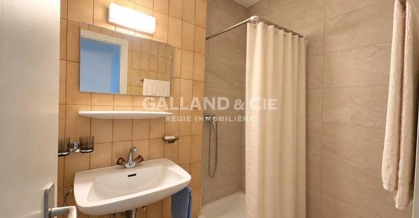 Spacious 3.5 rooms with view - ~ 130 m² - Photo 8 of 8