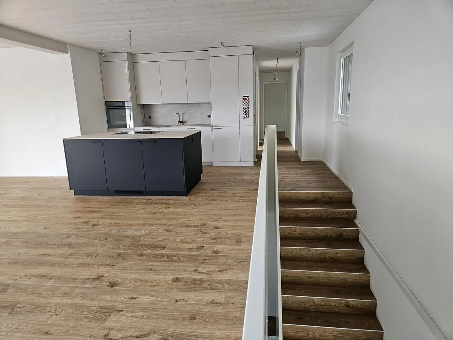 Erstvermietung: 3.5 Zimmer Neubau, 75 m² Sitzplatz, Balkon, Weitsicht - Photo 9 of 18