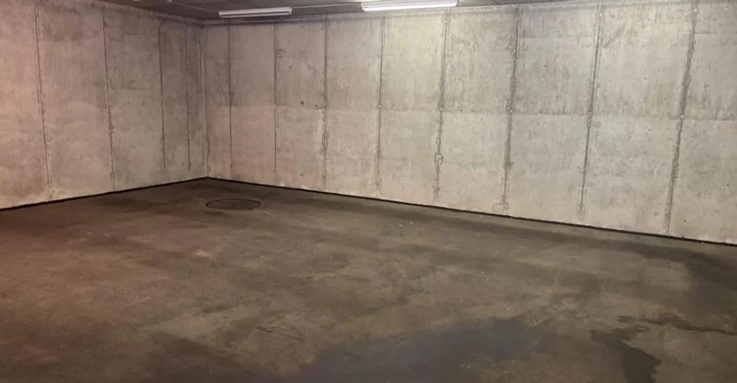 Storage room for rent with approx. 50m2 - Photo 2 of 2
