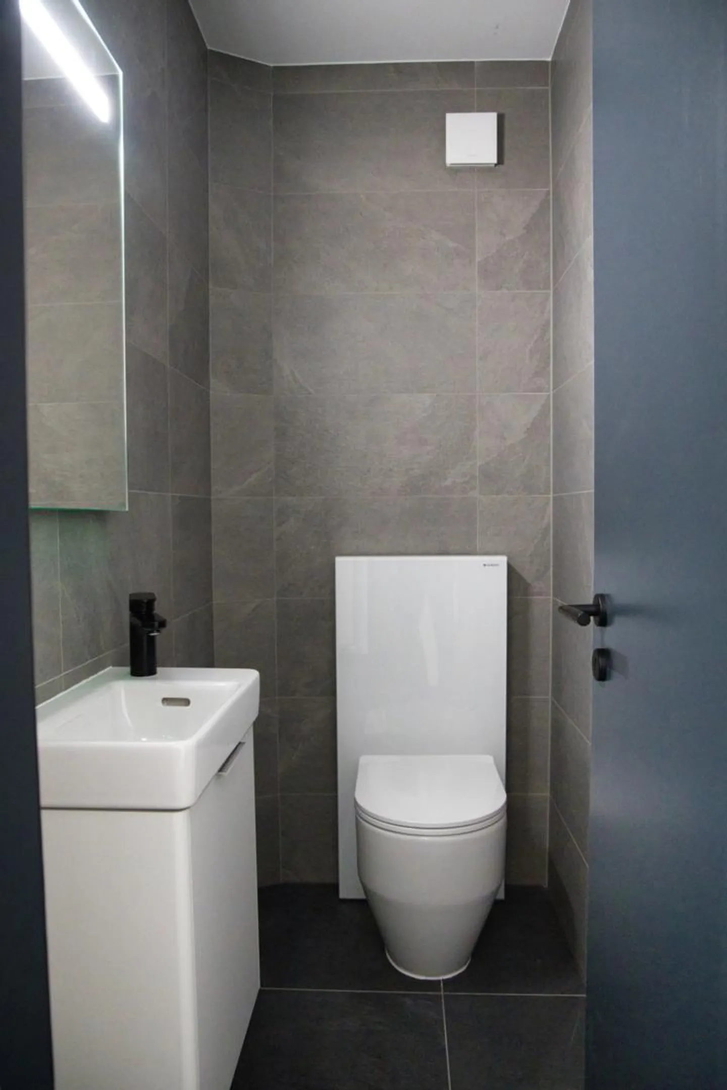 Magnificent 4.5-room apartment in Sion completely renovated - Photo 12 of 13