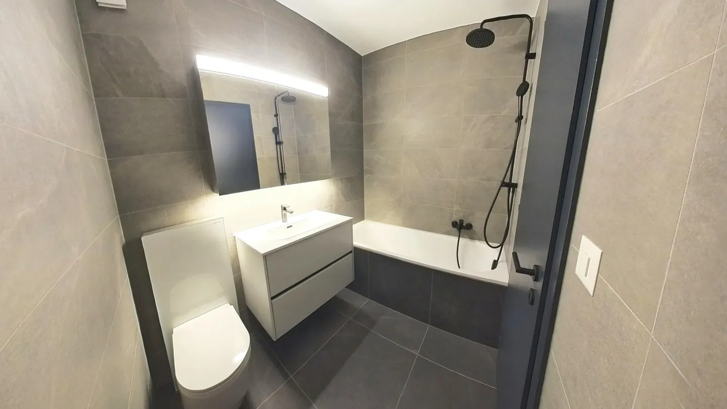 Magnificent 4.5-room apartment in Sion completely renovated - Photo 11 of 13