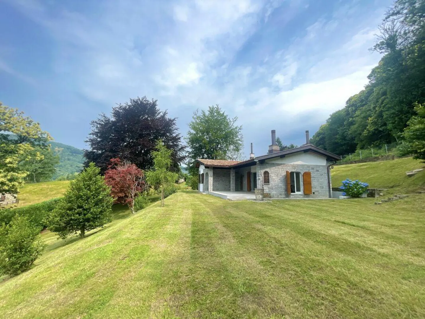 Capriasca, Lopagno: Casa nel verde con prato e bosco - Foto 3 di 14