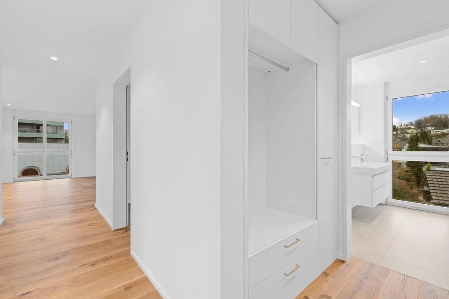 Beautiful 2-5 room apartment with garden seating area - Photo 2 of 7