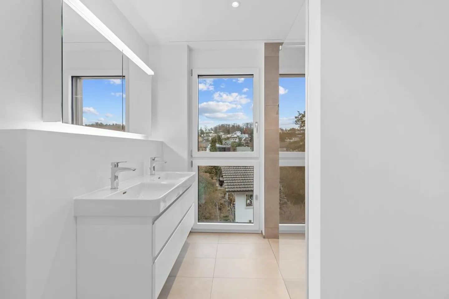 Beautiful 2-5 room apartment with garden seating area - Photo 3 of 7