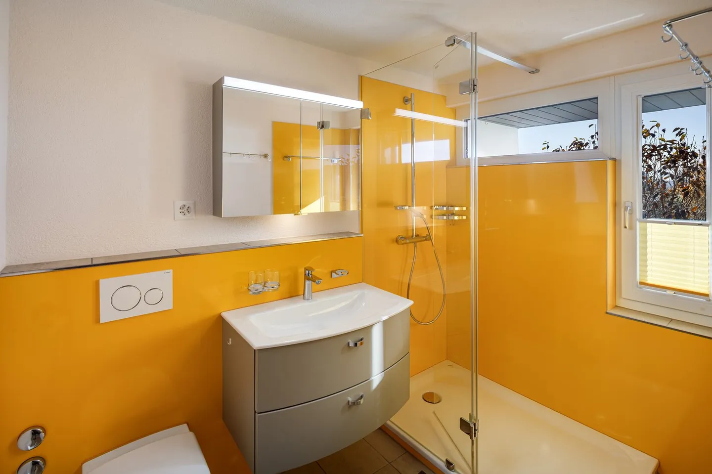 Doppelhaushälfte mit Weitsicht, Garten und Potenzial - Foto 7 di 9