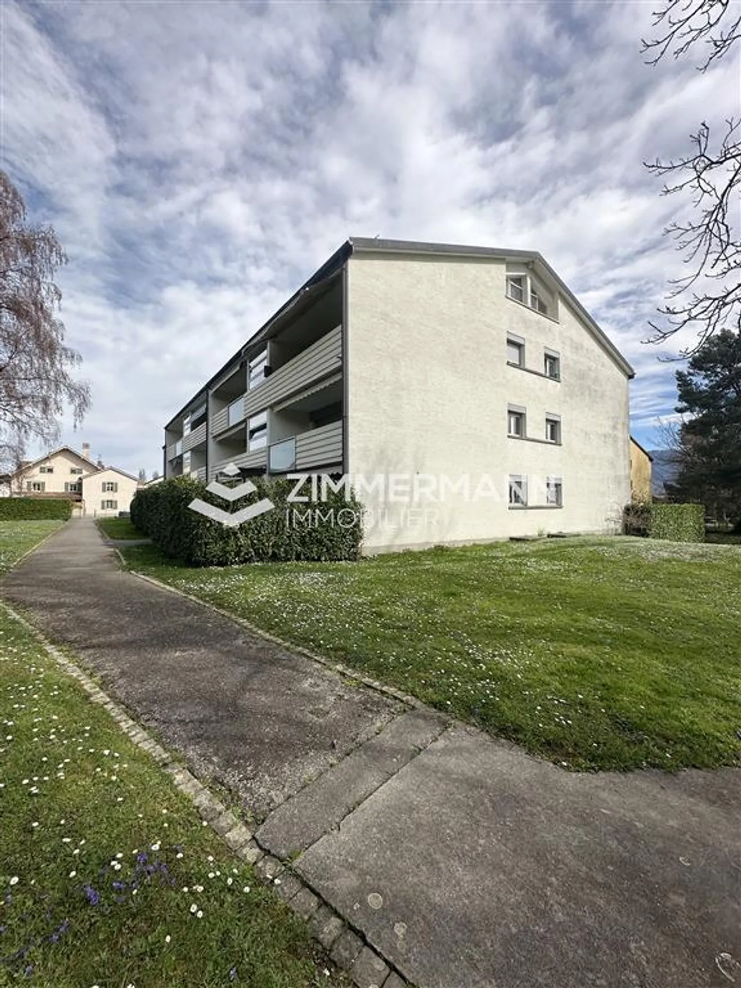 Studio,1,35 - Photo 1 of 9