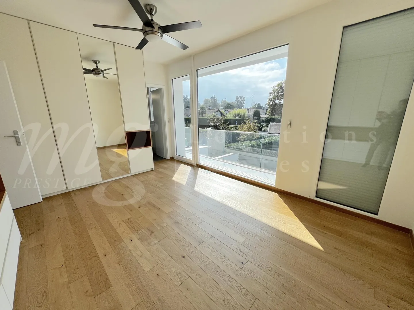 Bella casa moderna con 6 stanze e giardino a sud - Foto 11 di 16