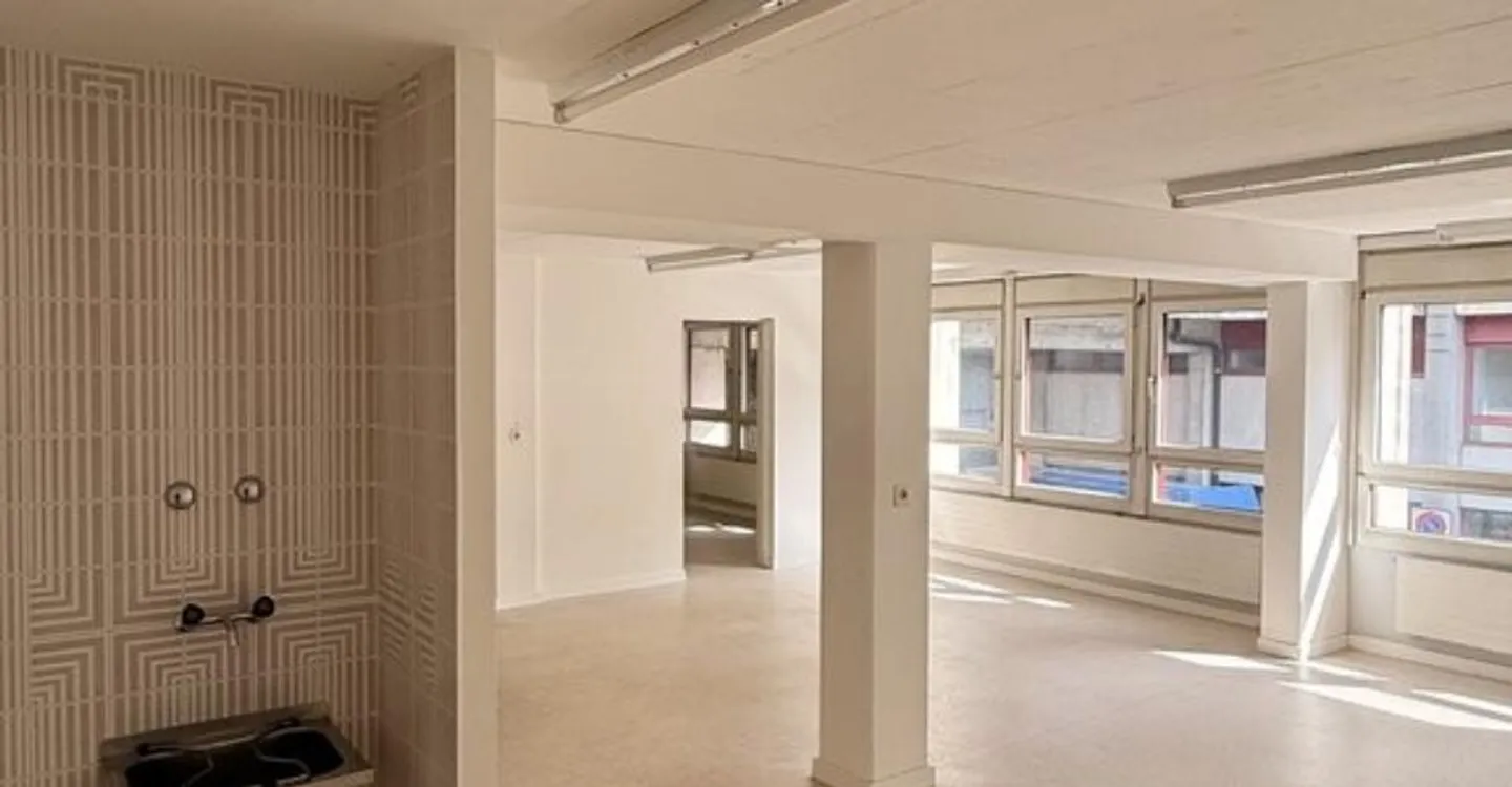 Spazio commerciale attraente con potenziale versatile a Liebrüti - Foto 5 di 8