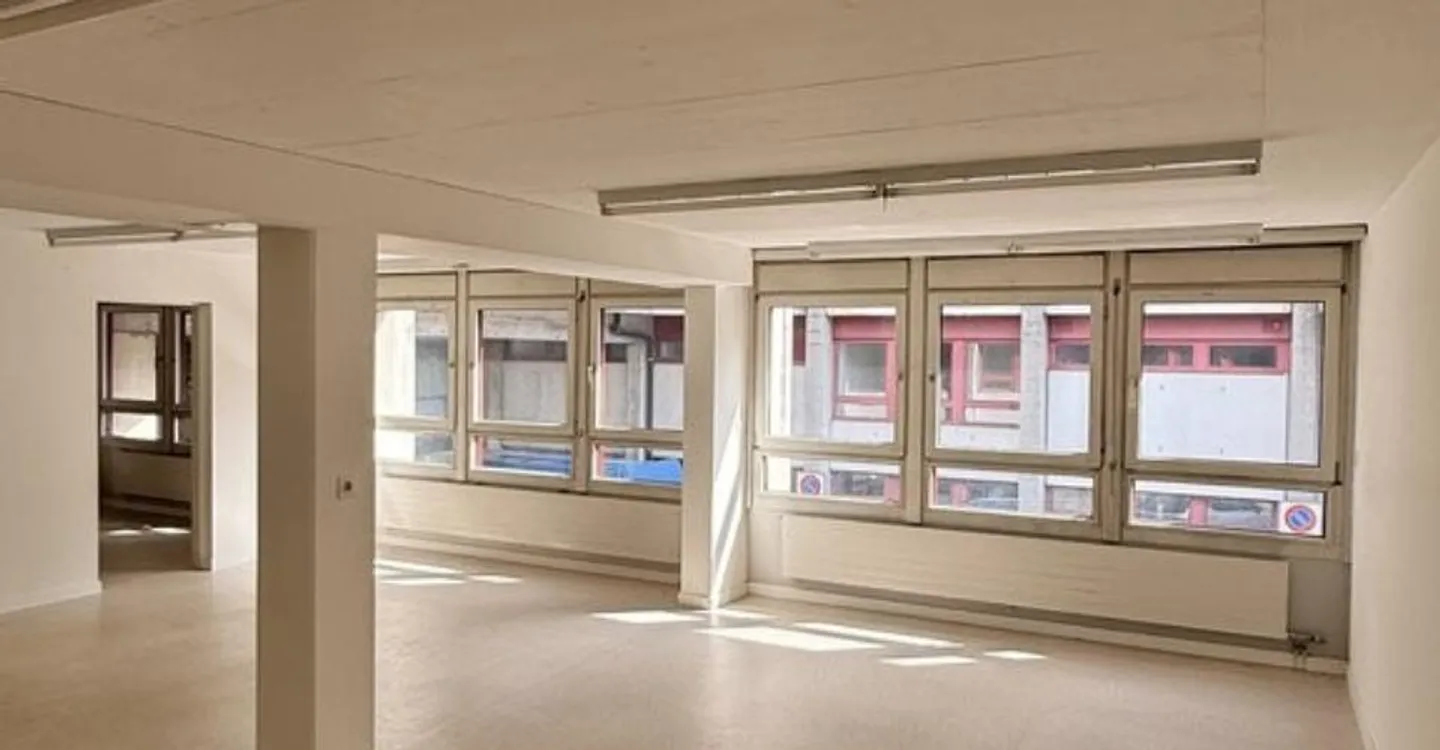 Spazio commerciale attraente con potenziale versatile a Liebrüti - Foto 7 di 8