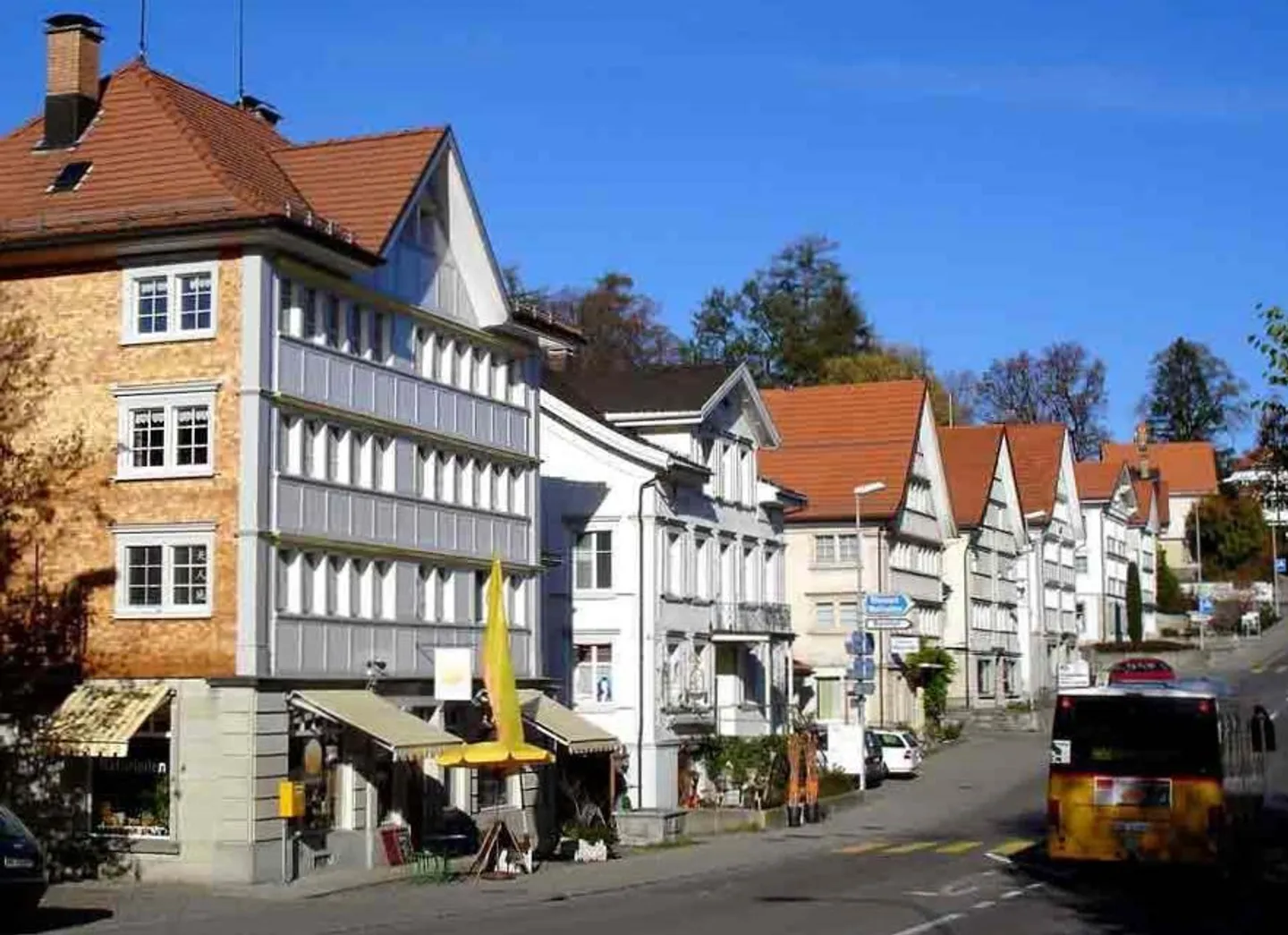 Appartamento affascinante con 3 stanze e 2 stanze aggiuntive in posizione centrale - Foto 1 di 19