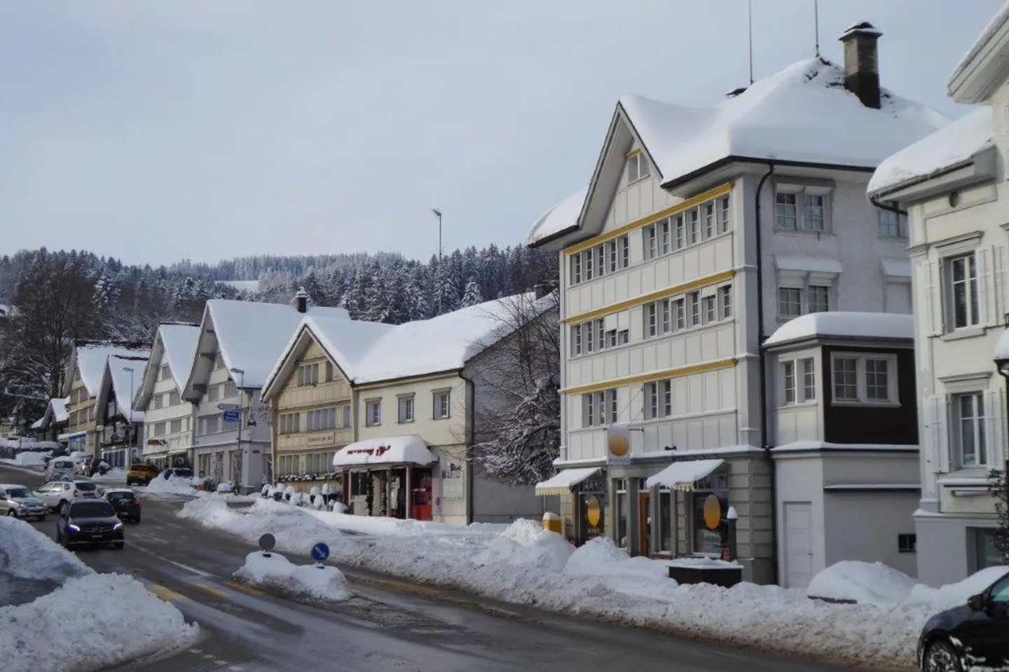 Appartamento affascinante con 3 stanze e 2 stanze aggiuntive in posizione centrale - Foto 2 di 19