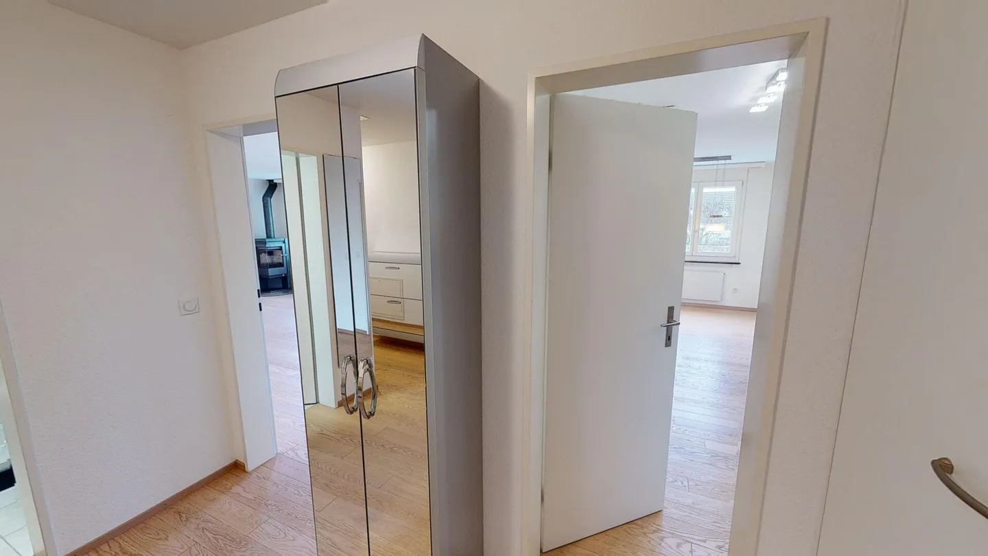 Stilvolle 4.5 Zimmer-Wohnung - sofort einzugsbereit - Foto 4 von 18