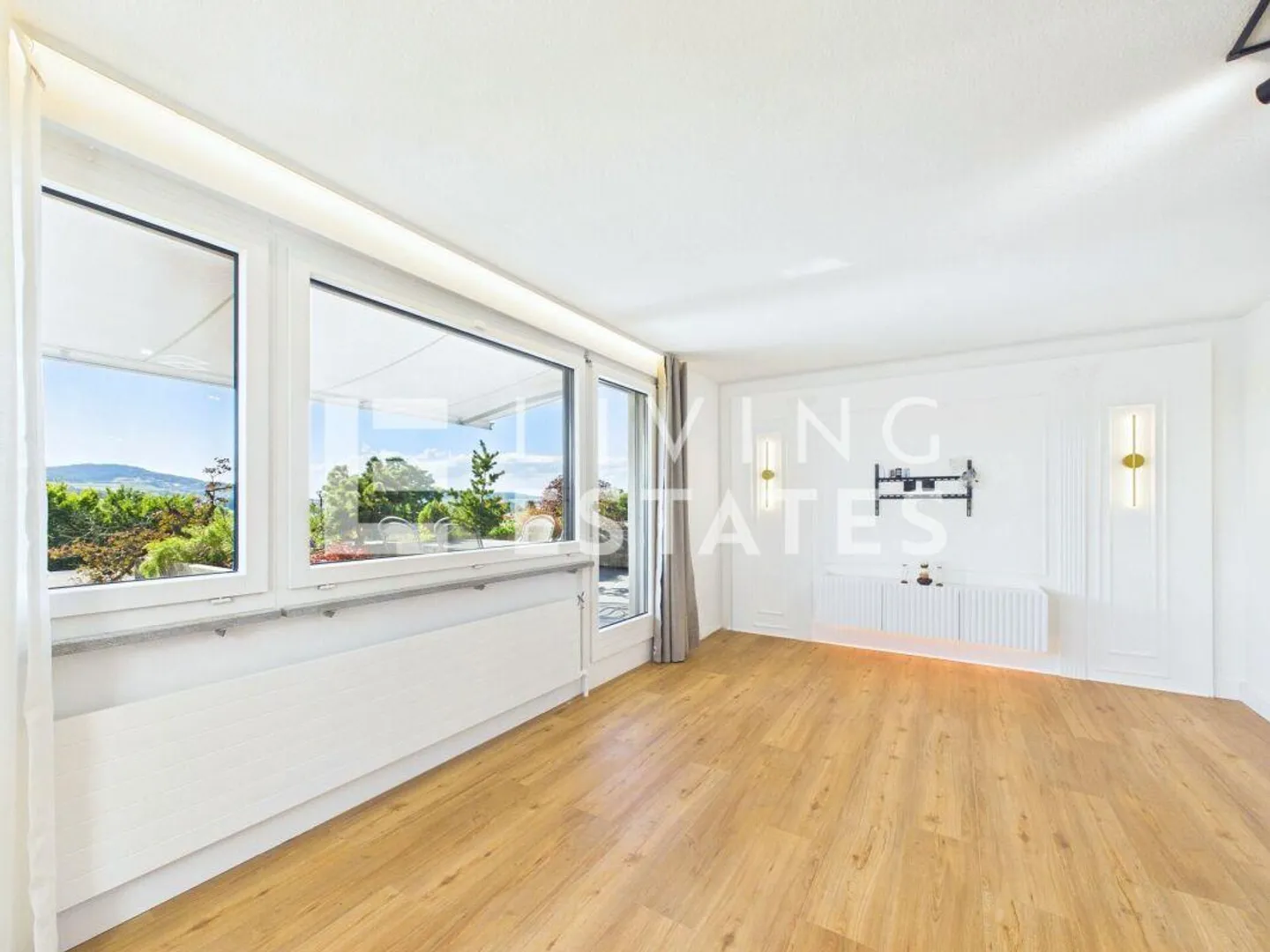 TERRACE HOUSE WITH PANORAMIC VIEW AND INDIVIDUAL LIGHT CONCEPT - Photo 6 of 27