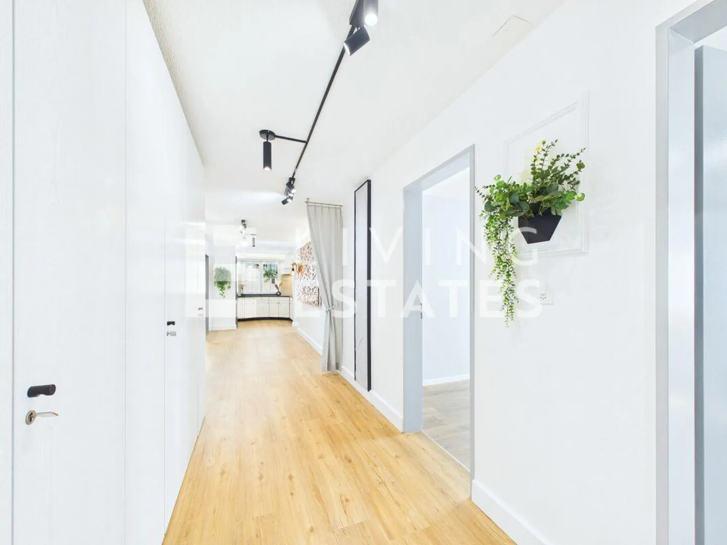 TERRACE HOUSE WITH PANORAMIC VIEW AND INDIVIDUAL LIGHT CONCEPT - Photo 20 of 27