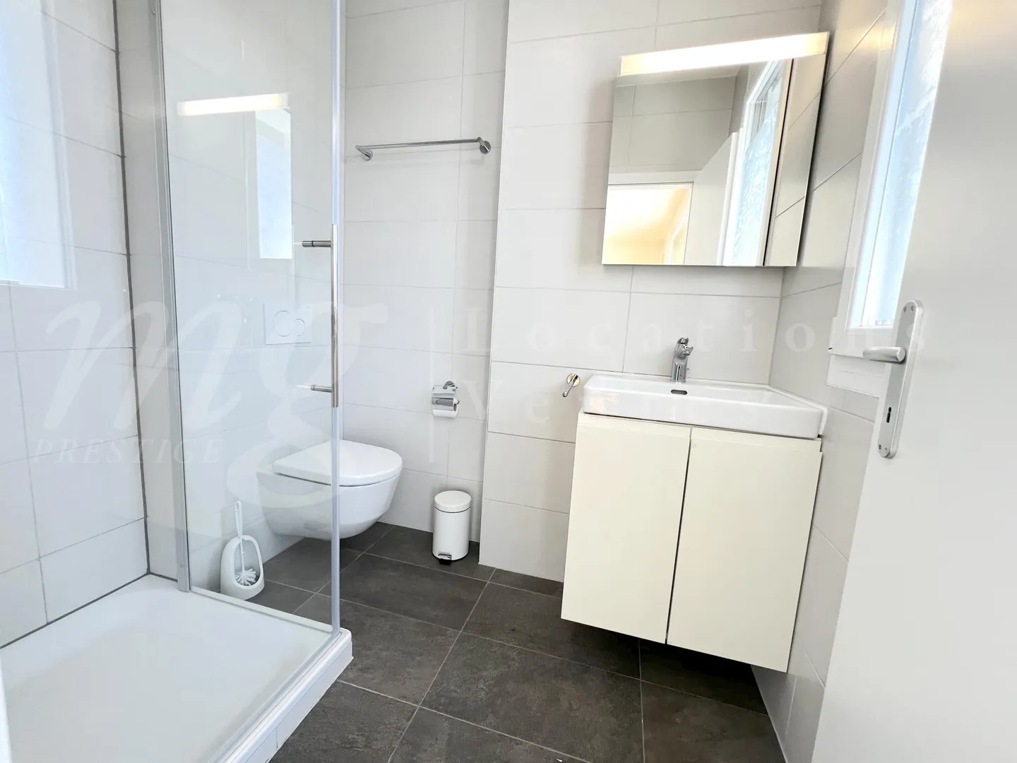 Bella casa moderna con 6 stanze e giardino a sud - Foto 12 di 16