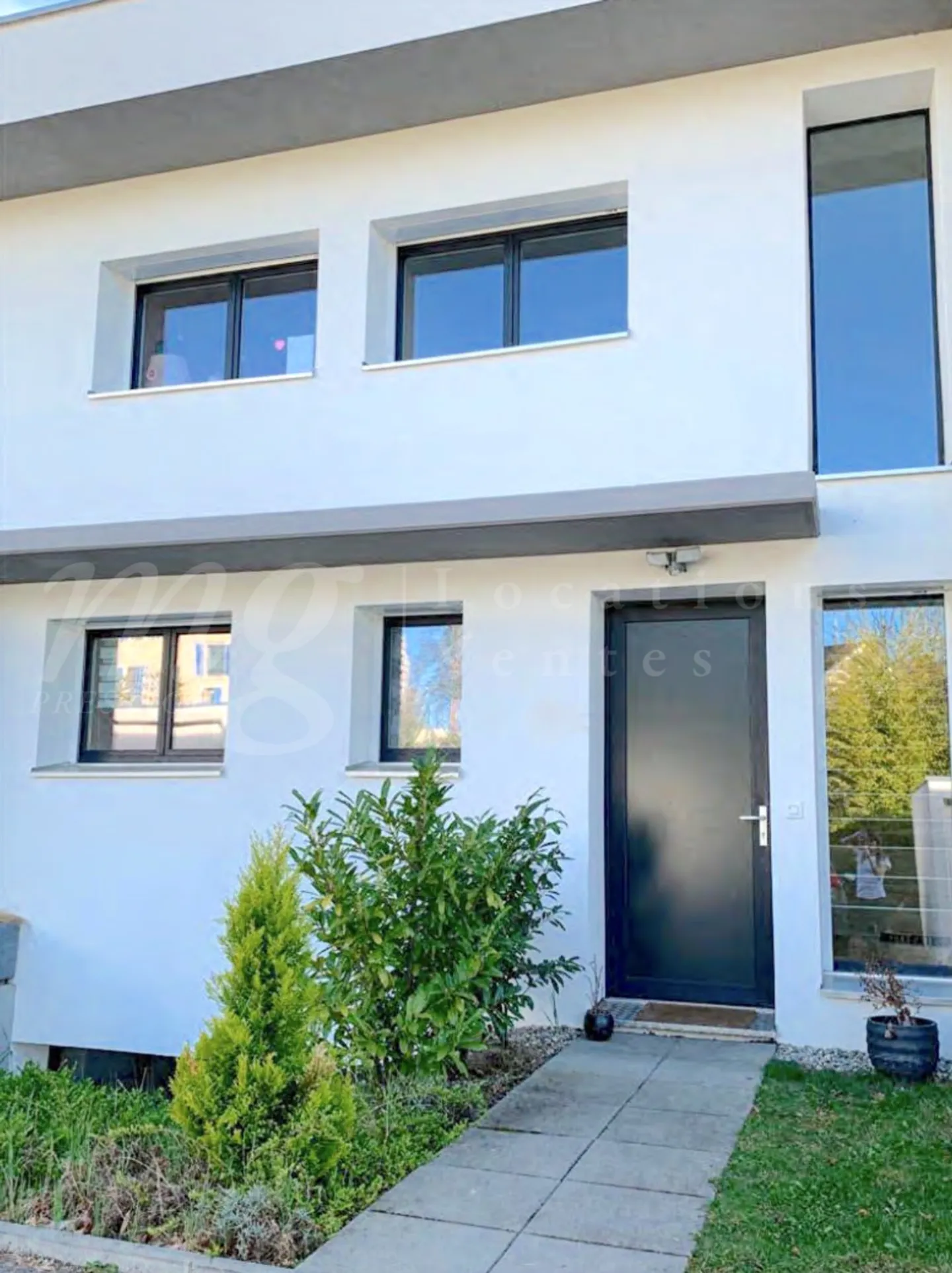 Bella casa moderna con 6 stanze e giardino a sud - Foto 13 di 16