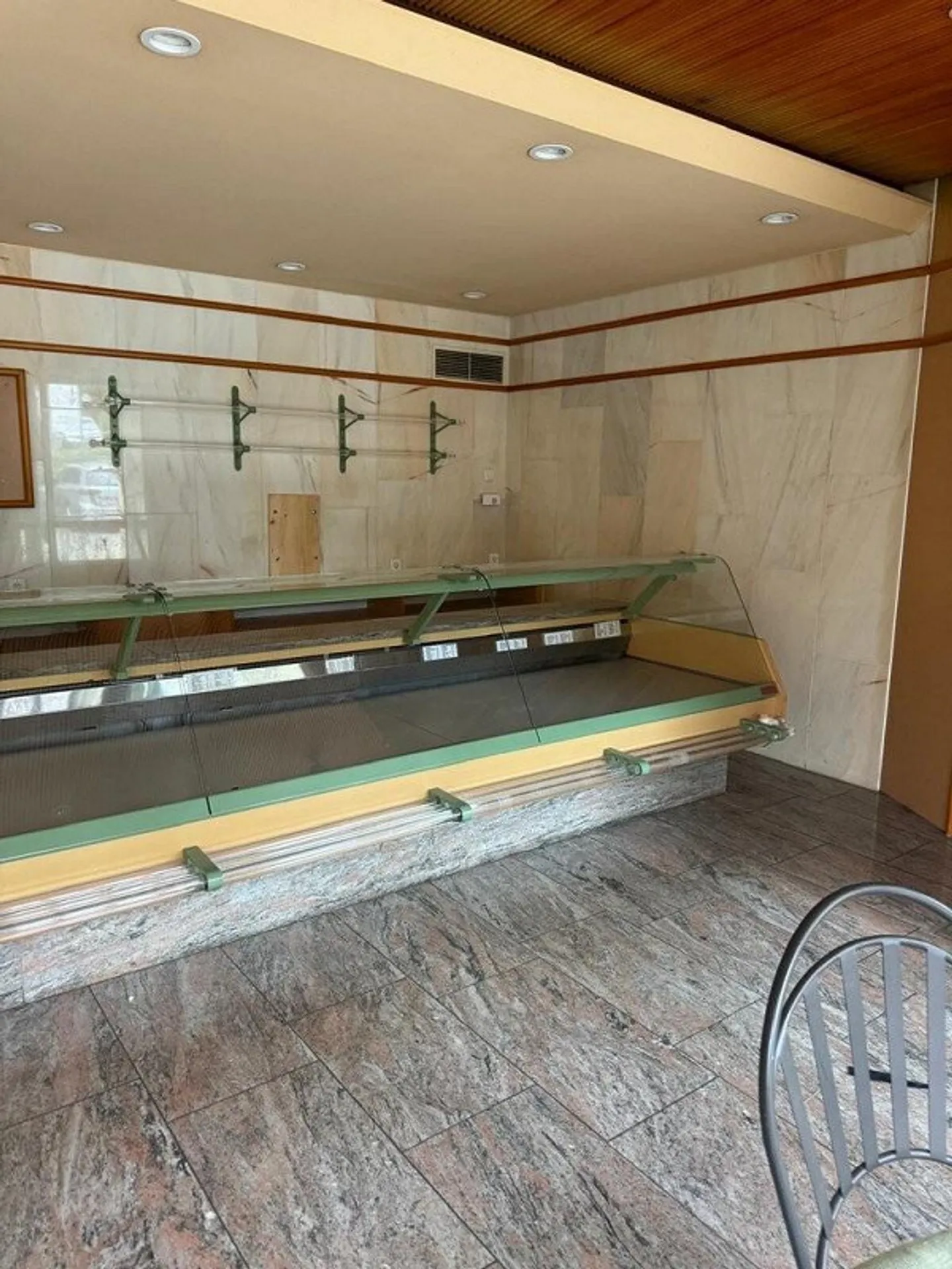 Spazio commerciale nel centro del villaggio di Zumikon - limitato fino al 28.02.2027 - Foto 1 di 3