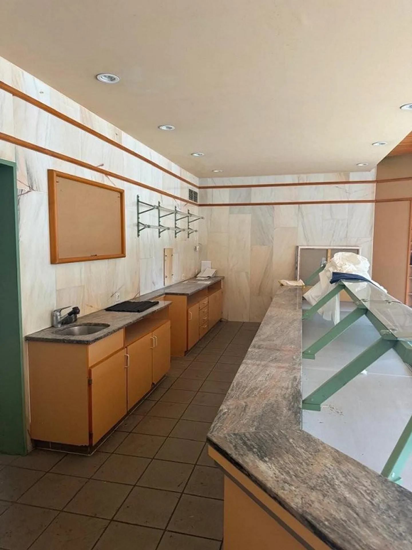 Spazio commerciale nel centro del villaggio di Zumikon - limitato fino al 28.02.2027 - Foto 3 di 3
