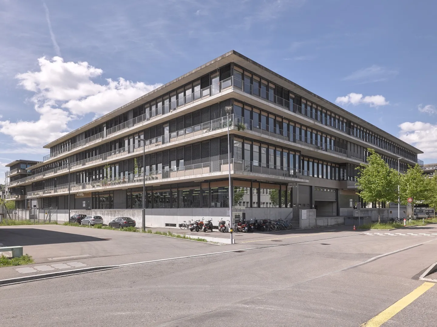 Vicino all'autostrada e alla stazione di Oerlikon: ufficio di 38 m2 nel complesso commerciale NOERD - Foto 2 di 5