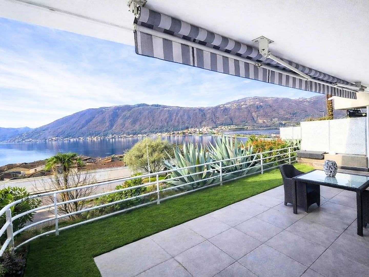 SEEBLICK, EXKLUSIVES ZWEI-ZIMMER-APARTMENT - Foto 1 von 9