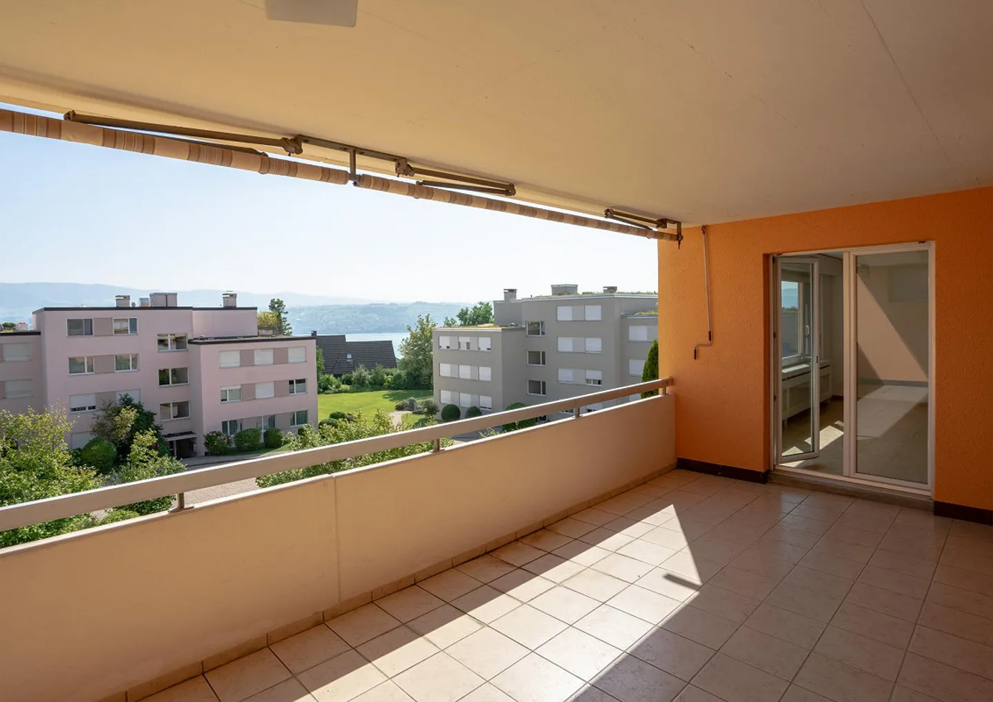 Appartamento soleggiato in una posizione tranquilla con vista panoramica - Foto 1 di 11