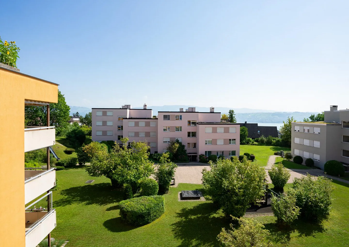 Appartamento soleggiato in una posizione tranquilla con vista panoramica - Foto 3 di 11