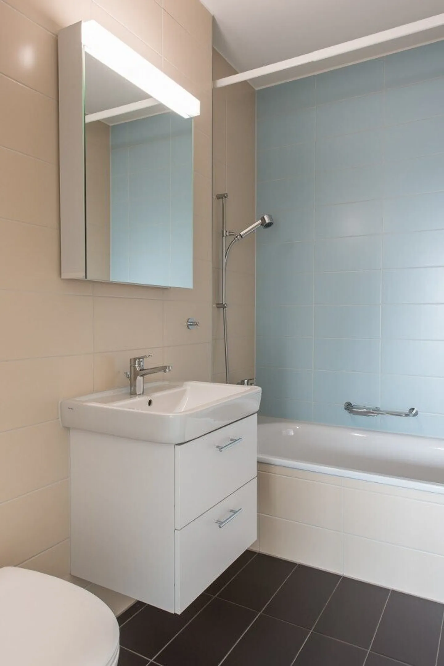 In the heart of the city yet in the green - Photo 5 of 10